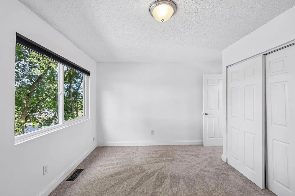 4082 Meadowlark Lane Eagan, MN 55122
