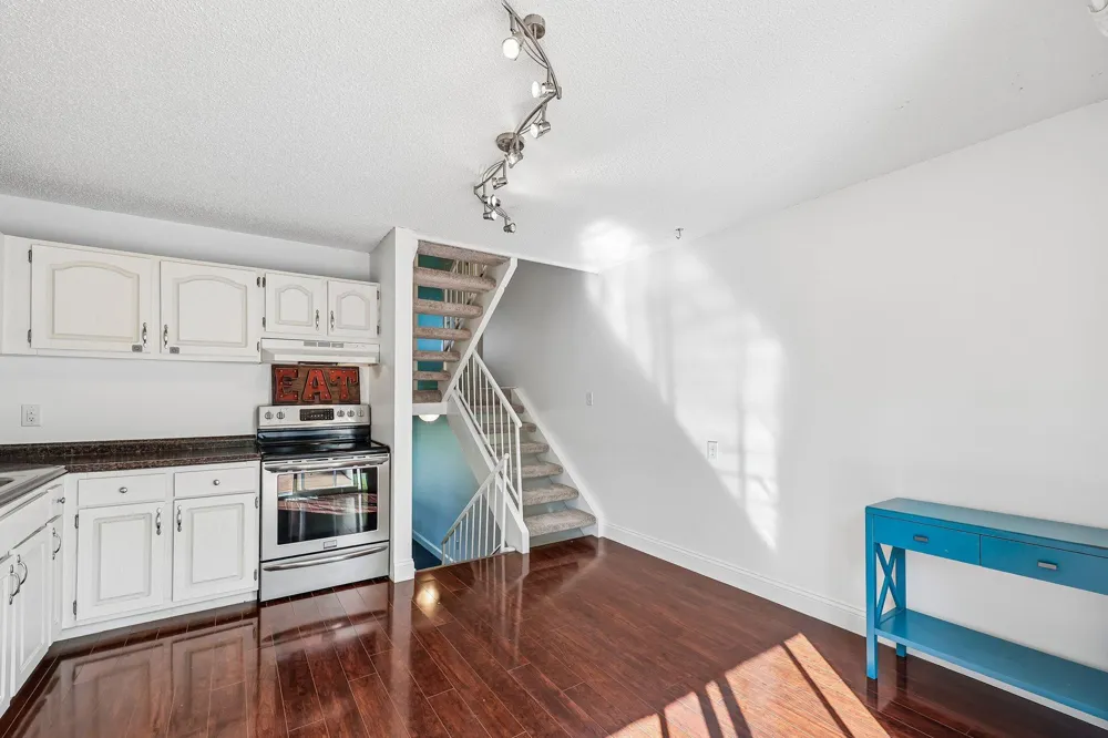 4082 Meadowlark Lane Eagan, MN 55122