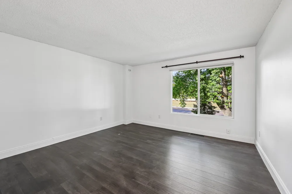 4082 Meadowlark Lane Eagan, MN 55122