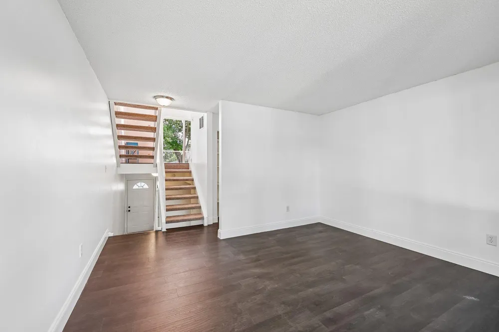 4082 Meadowlark Lane Eagan, MN 55122