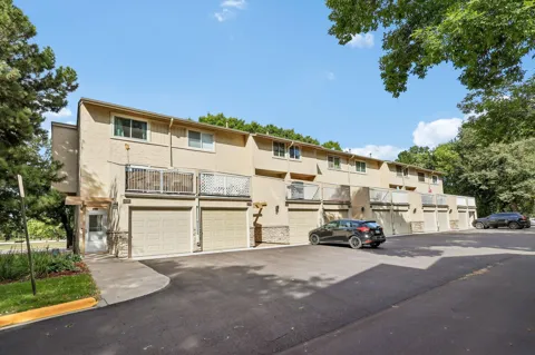 4082 Meadowlark Lane