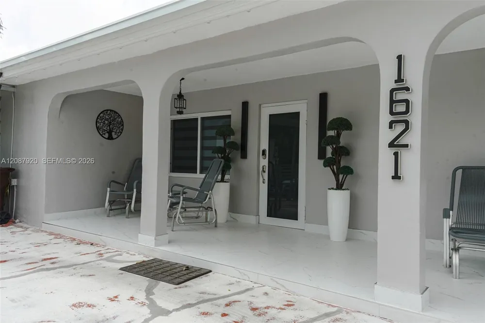 1621 E 6th Ave Hialeah, FL 33010