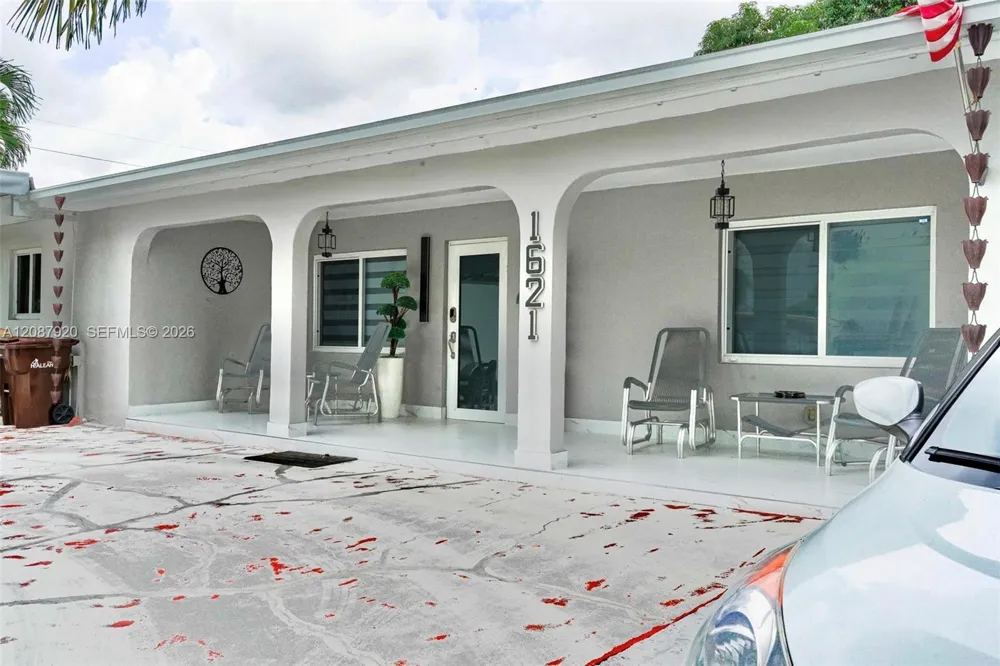 1621 E 6th Ave Hialeah, FL 33010