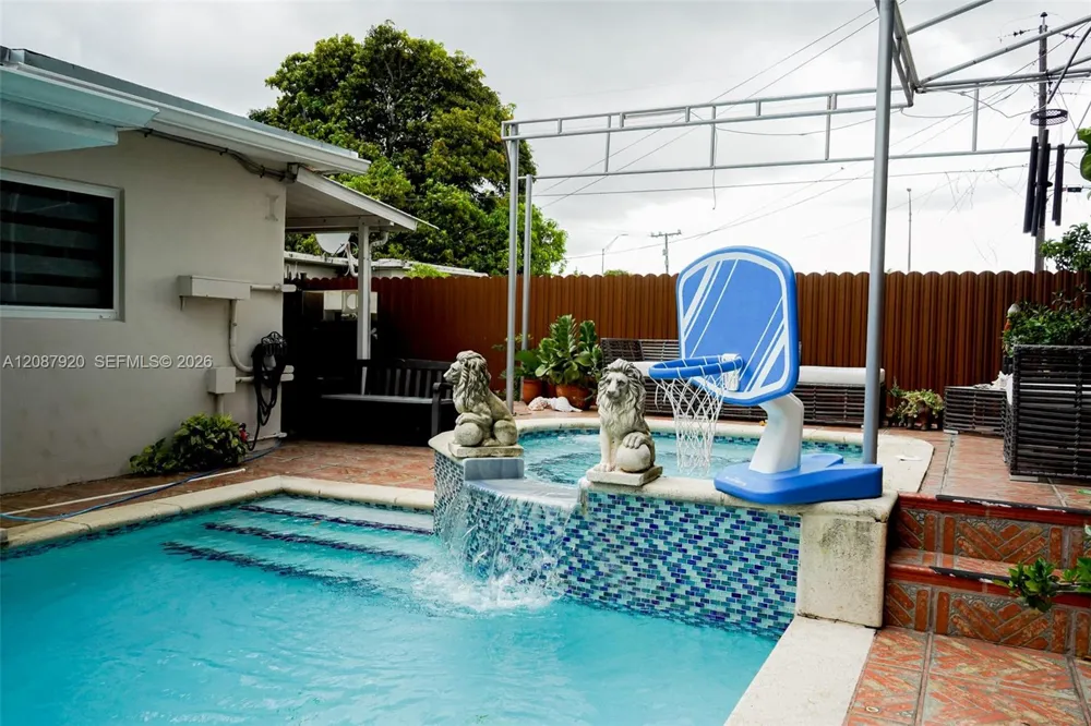 1621 E 6th Ave Hialeah, FL 33010