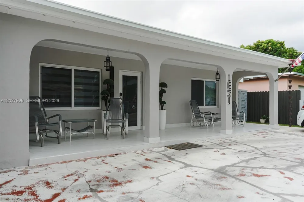 1621 E 6th Ave Hialeah, FL 33010