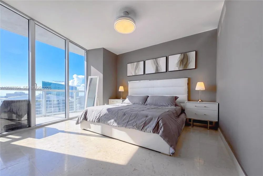 465 Brickell Ave #5704 Miami, FL 33131