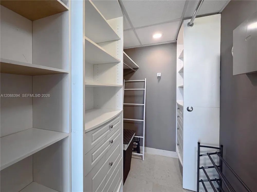 465 Brickell Ave #5704 Miami, FL 33131