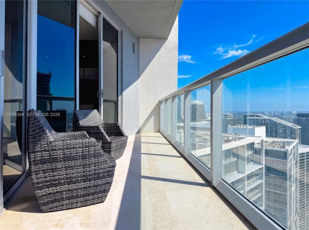 465 Brickell Ave #5704 Miami, FL 33131