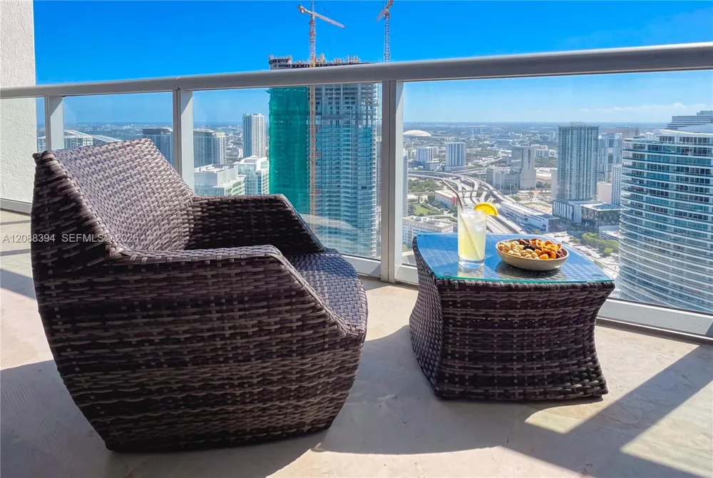 465 Brickell Ave #5704 Miami, FL 33131