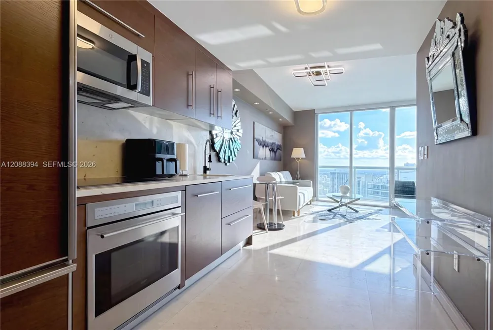465 Brickell Ave #5704 Miami, FL 33131