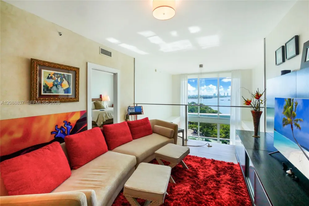 900 Biscayne Blvd #1109 Miami, FL 33132