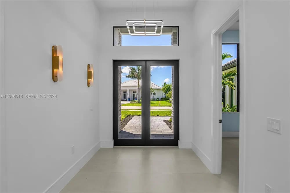 14318 charthouse Naples, FL 34114