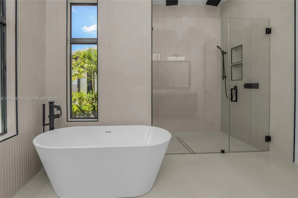 14318 charthouse Naples, FL 34114