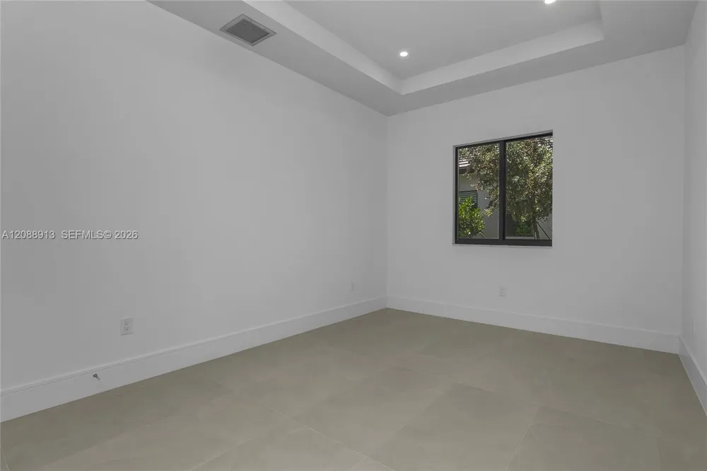14318 charthouse Naples, FL 34114