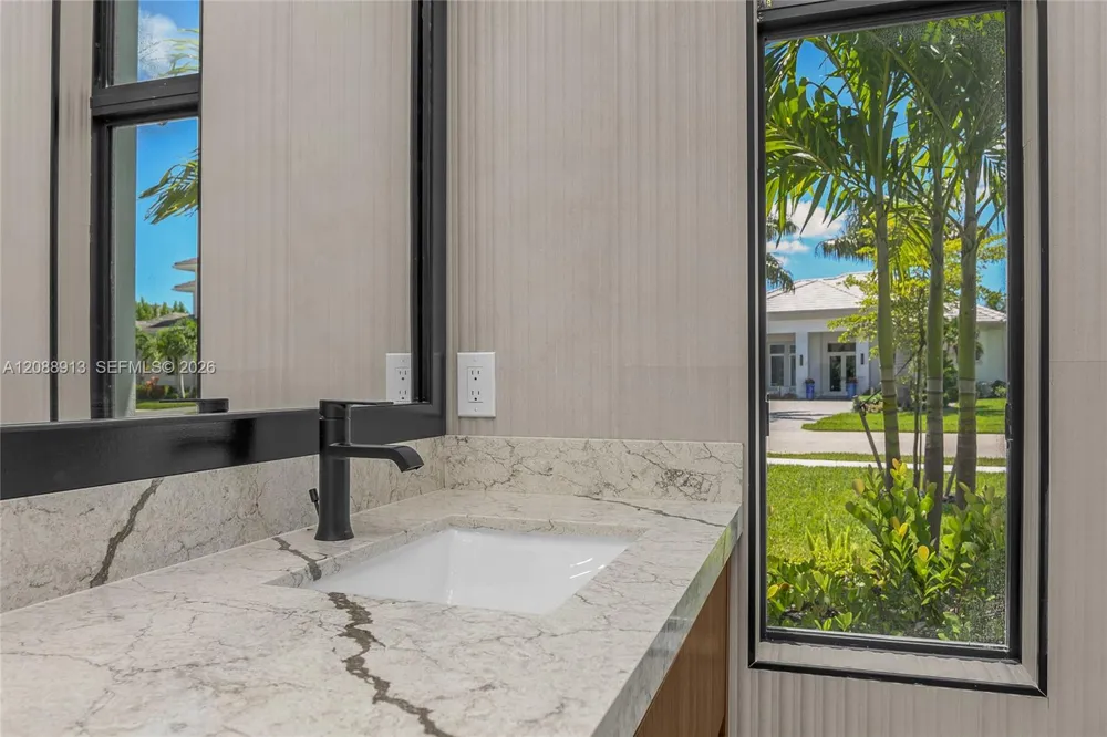 14318 charthouse Naples, FL 34114