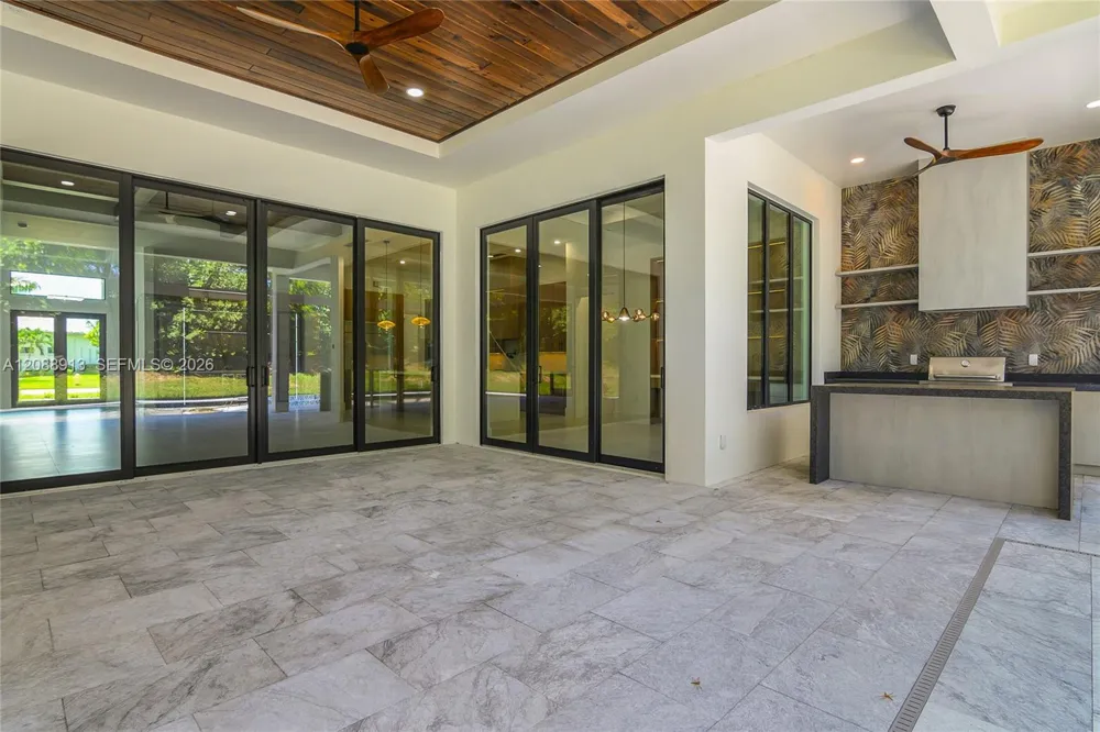 14318 charthouse Naples, FL 34114