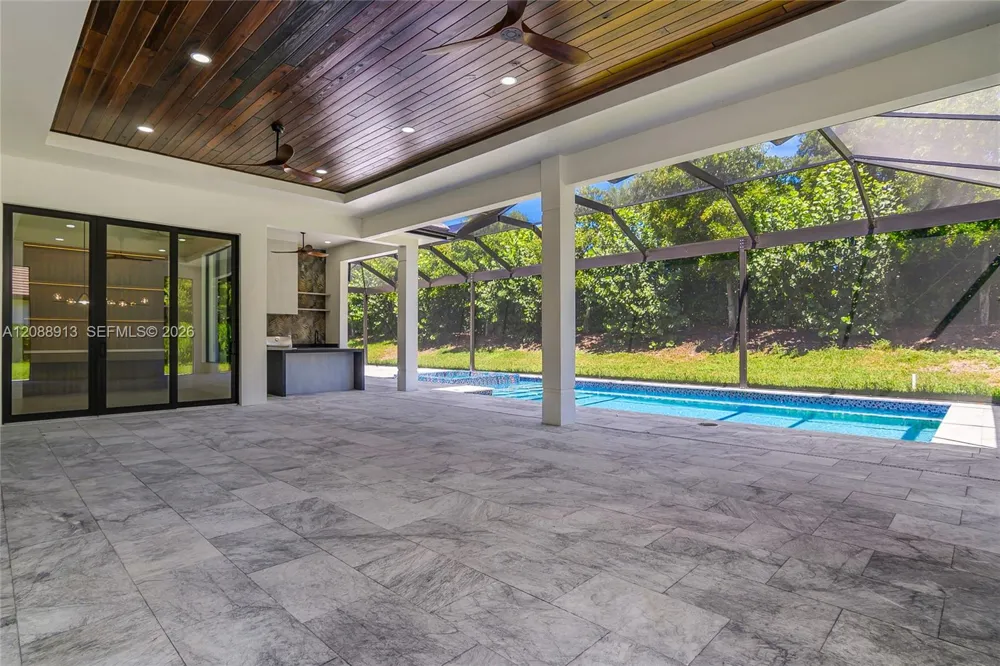 14318 charthouse Naples, FL 34114