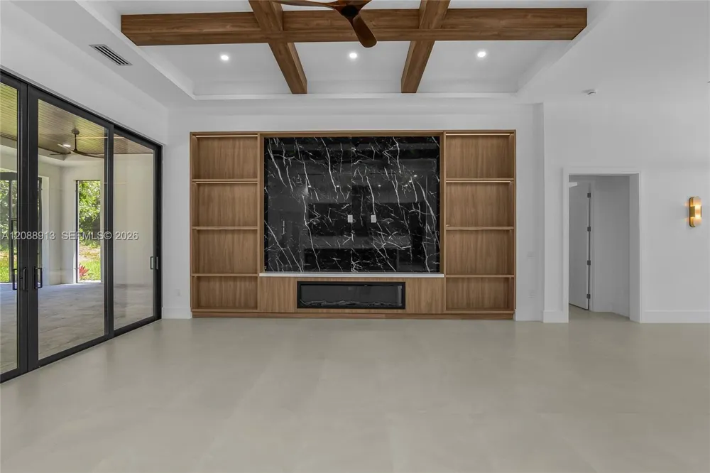 14318 charthouse Naples, FL 34114