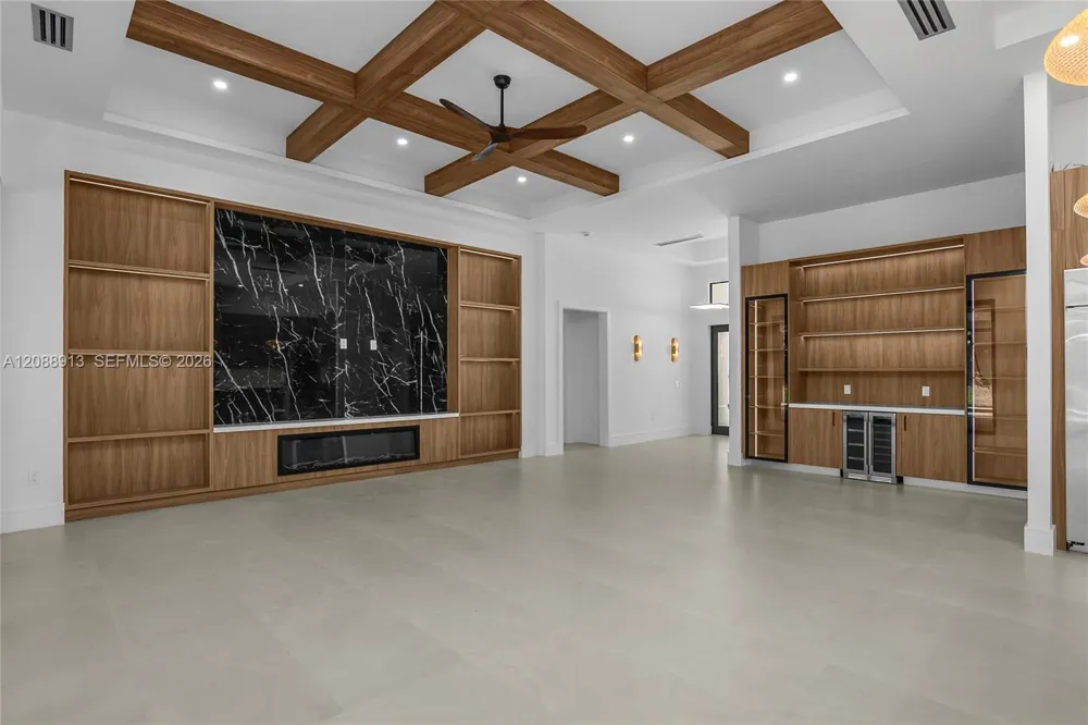 14318 charthouse Naples, FL 34114