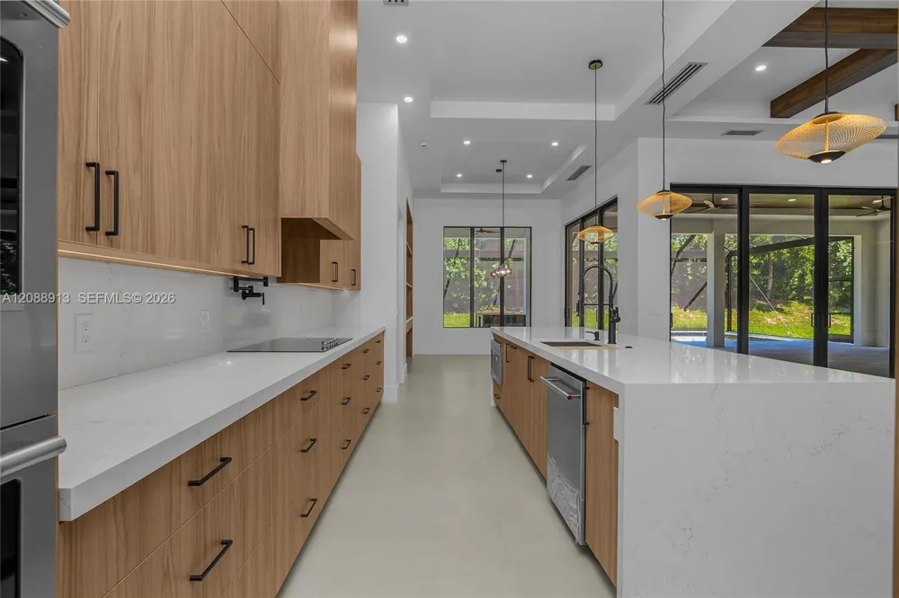14318 charthouse Naples, FL 34114