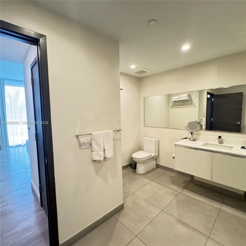 777 Ocean Dr #S232 Hollywood, FL 33019