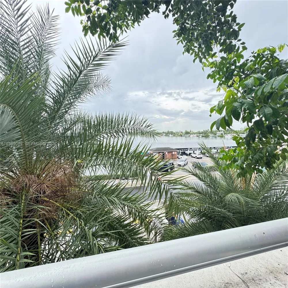 777 Ocean Dr #S232 Hollywood, FL 33019