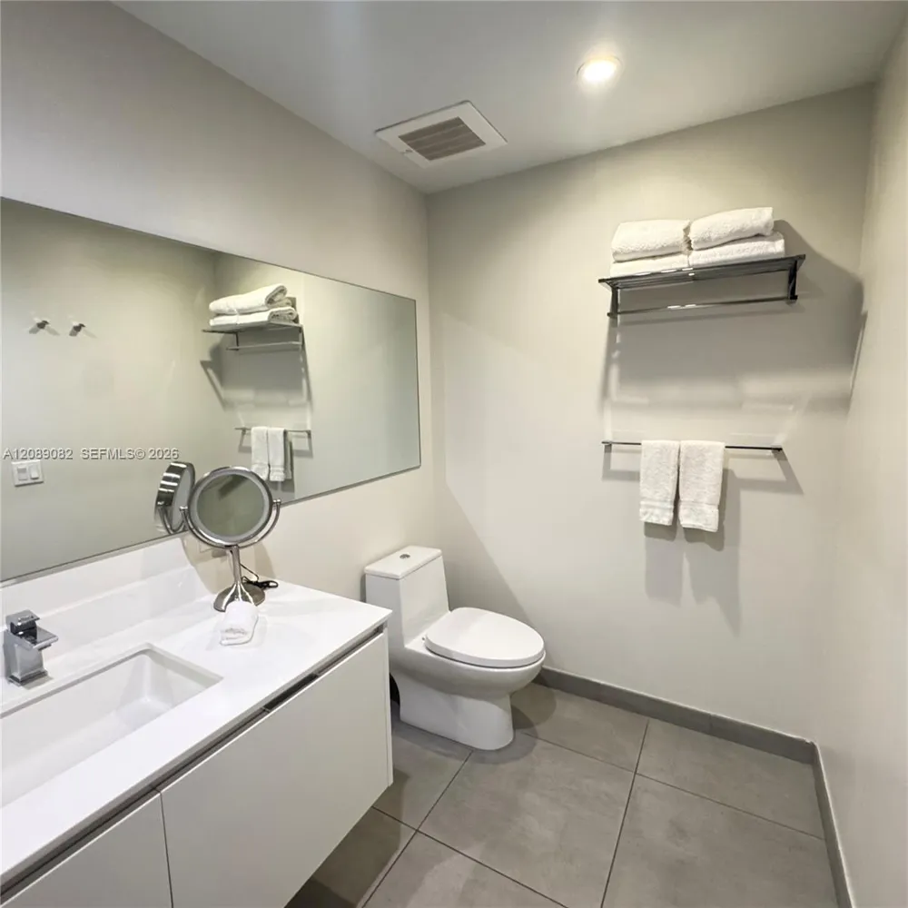 777 Ocean Dr #S232 Hollywood, FL 33019