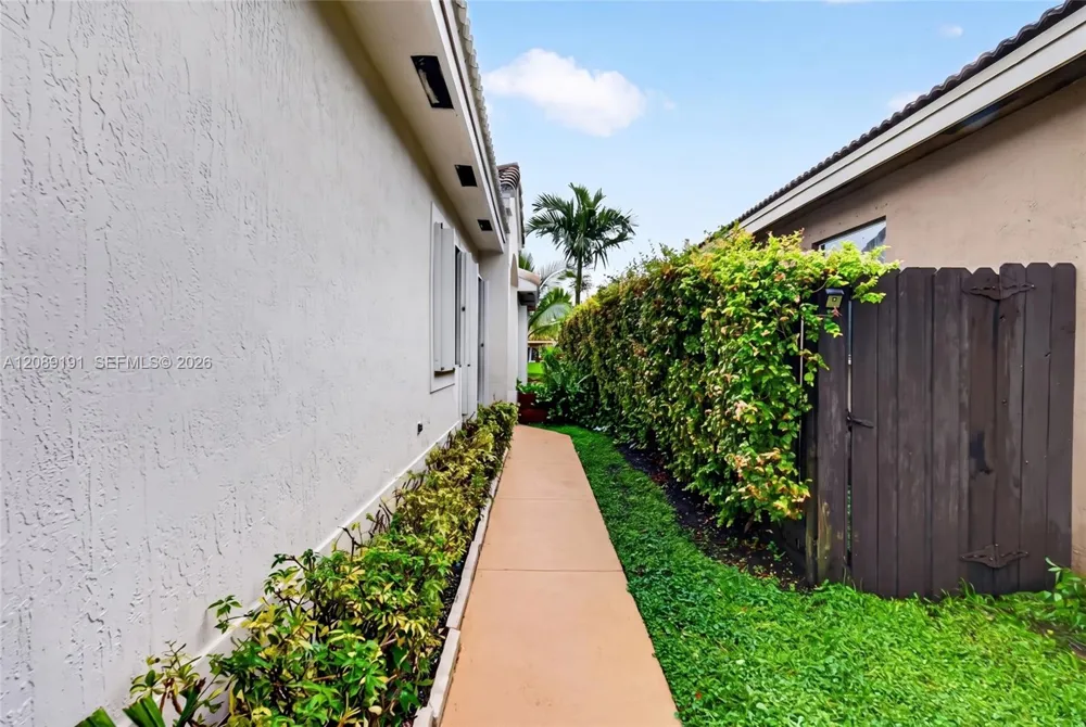 7557 SW 164th Ct Miami, FL 33193