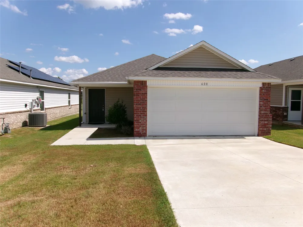 608 Christy Drive Muskogee, OK 74403