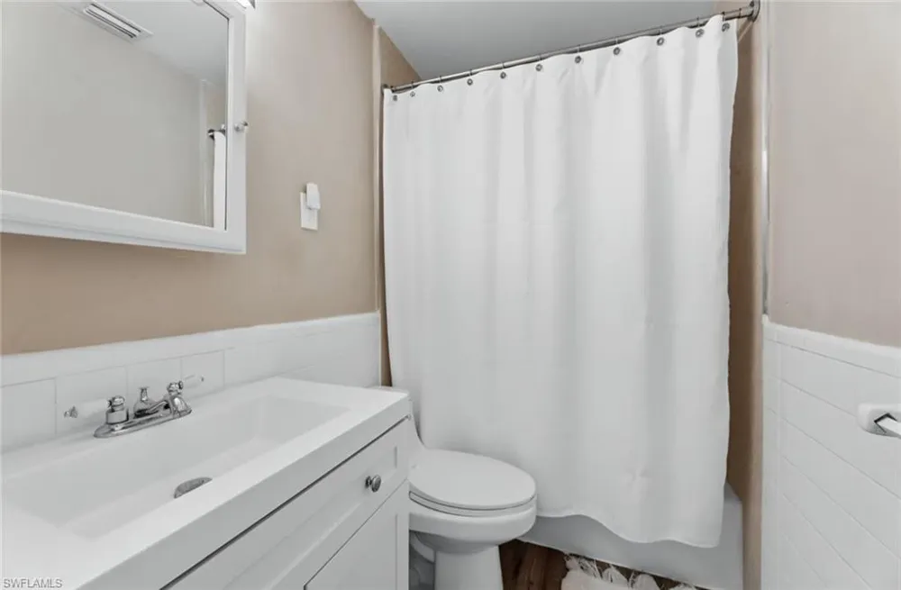 4203 Rose Avenue Naples, FL 34112