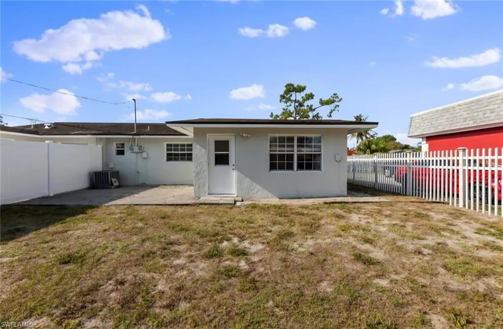 4203 Rose Avenue Naples, FL 34112