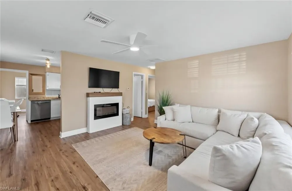 4203 Rose Avenue Naples, FL 34112