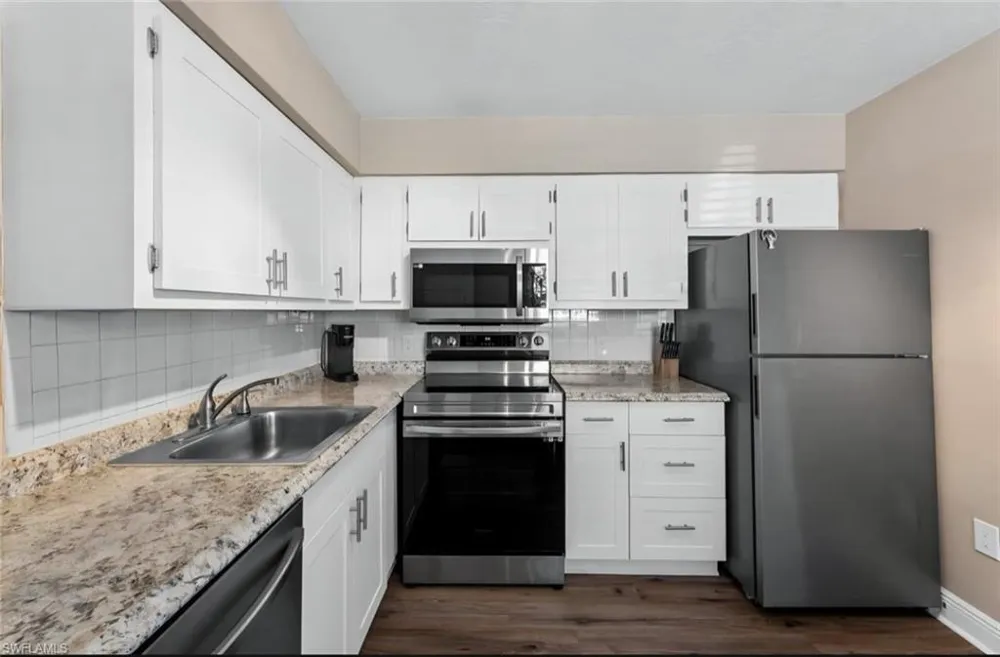 4203 Rose Avenue Naples, FL 34112