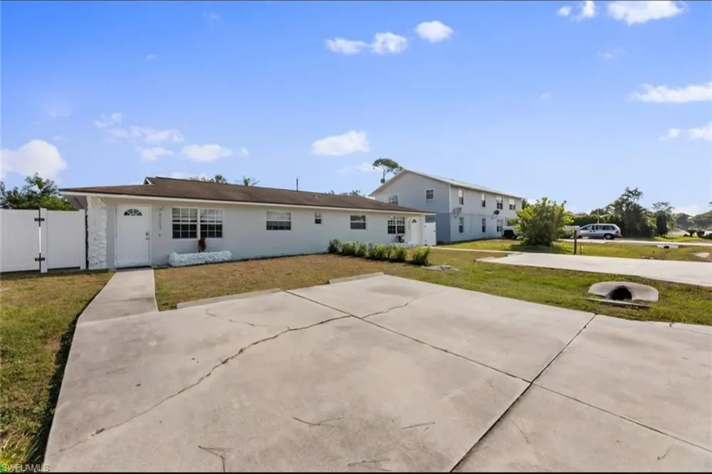 4203 Rose Avenue Naples, FL 34112