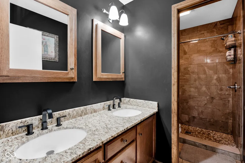 2251 Reston Lane Columbus, IN 47203