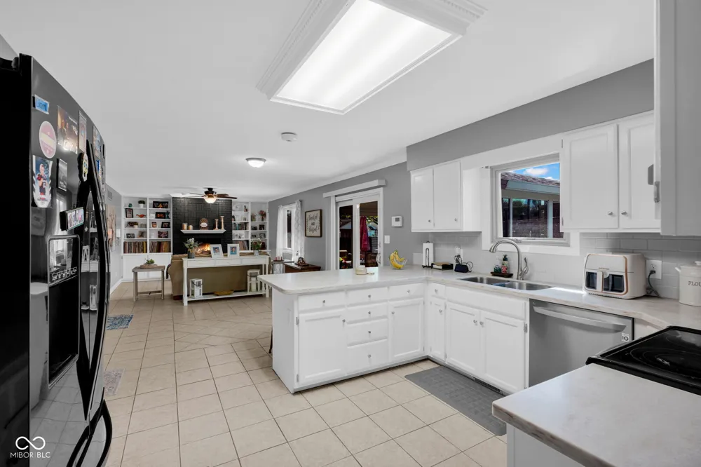 2251 Reston Lane Columbus, IN 47203