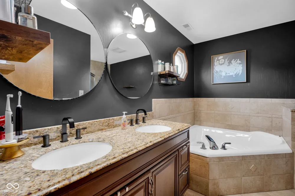 2251 Reston Lane Columbus, IN 47203