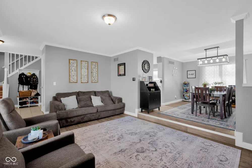 2251 Reston Lane Columbus, IN 47203