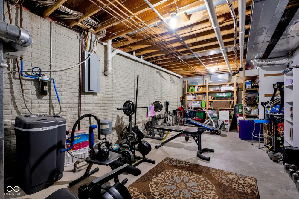 2251 Reston Lane Columbus, IN 47203