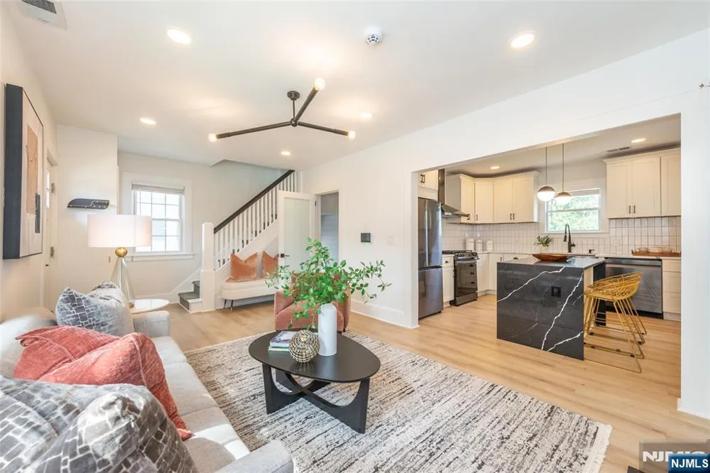 33 Waverly Terrace Bloomfield, NJ 07003