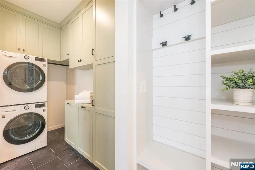 33 Waverly Terrace Bloomfield, NJ 07003