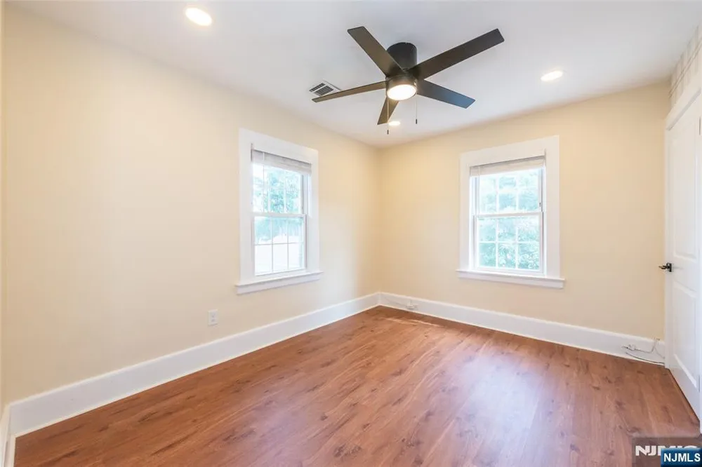 33 Waverly Terrace Bloomfield, NJ 07003