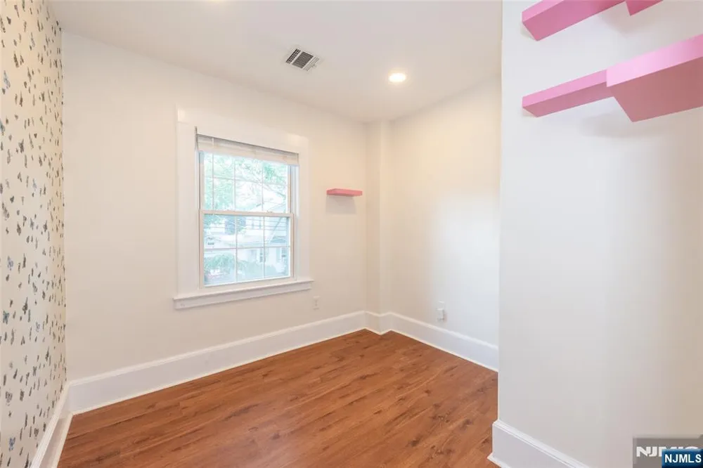 33 Waverly Terrace Bloomfield, NJ 07003