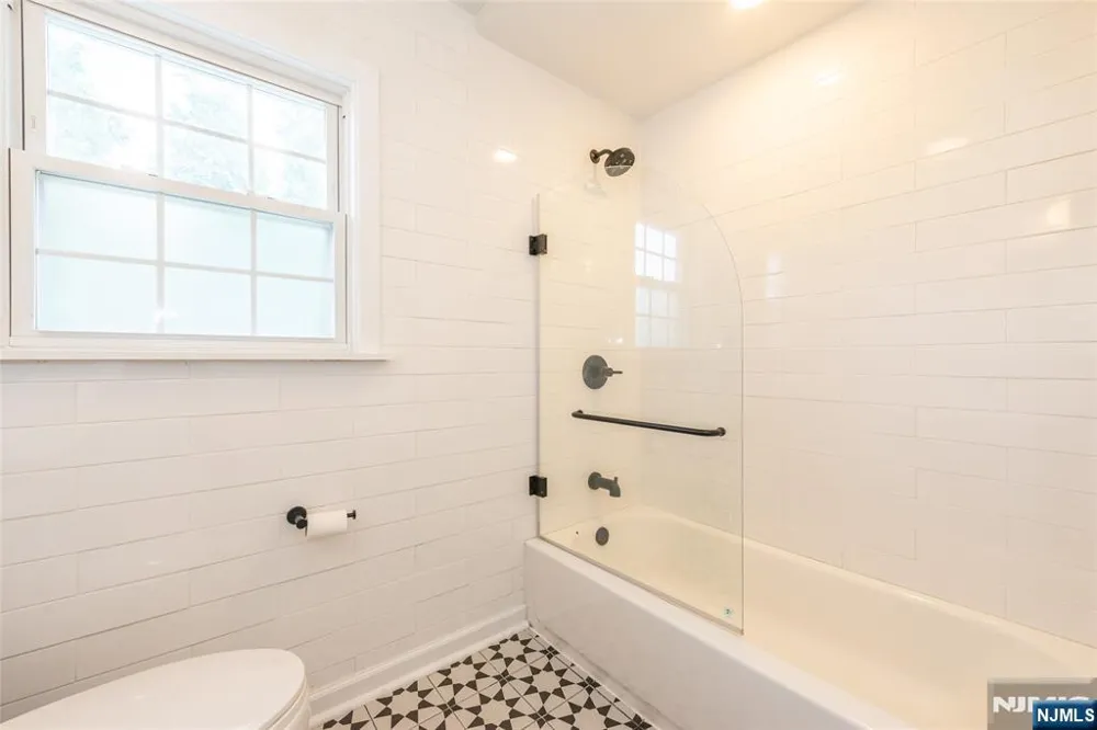 33 Waverly Terrace Bloomfield, NJ 07003
