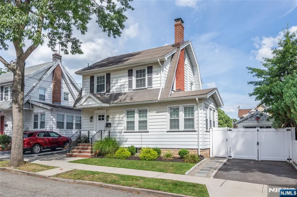 33 Waverly Terrace Bloomfield, NJ 07003