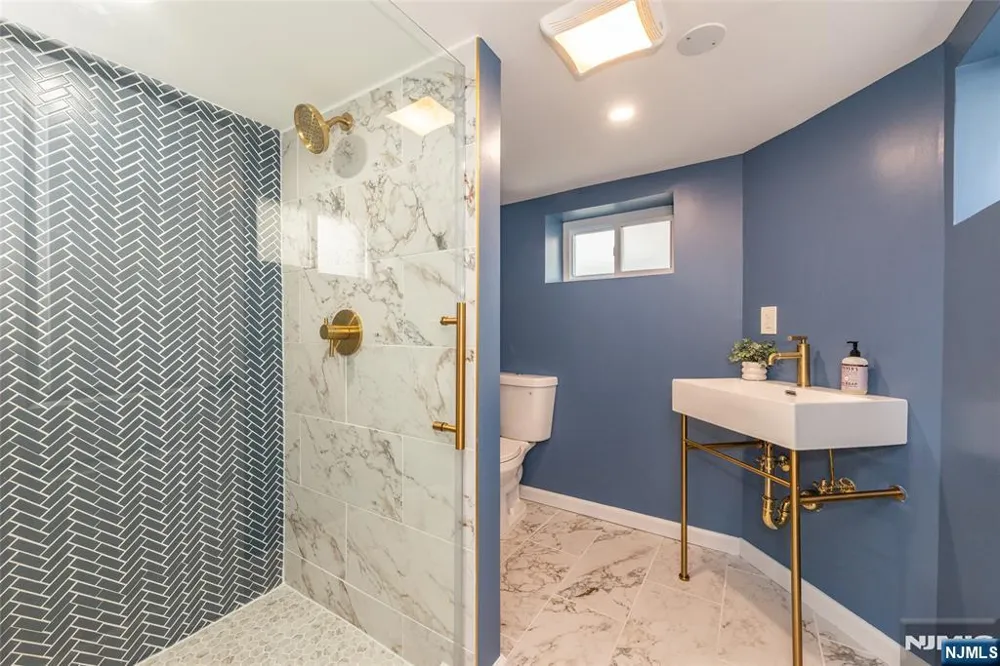33 Waverly Terrace Bloomfield, NJ 07003