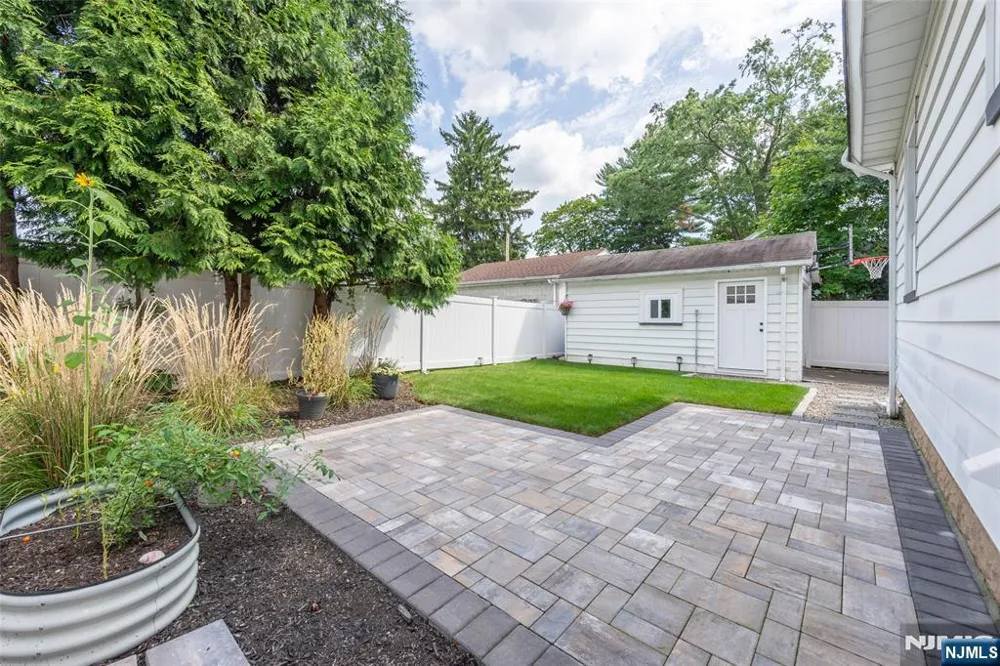 33 Waverly Terrace Bloomfield, NJ 07003