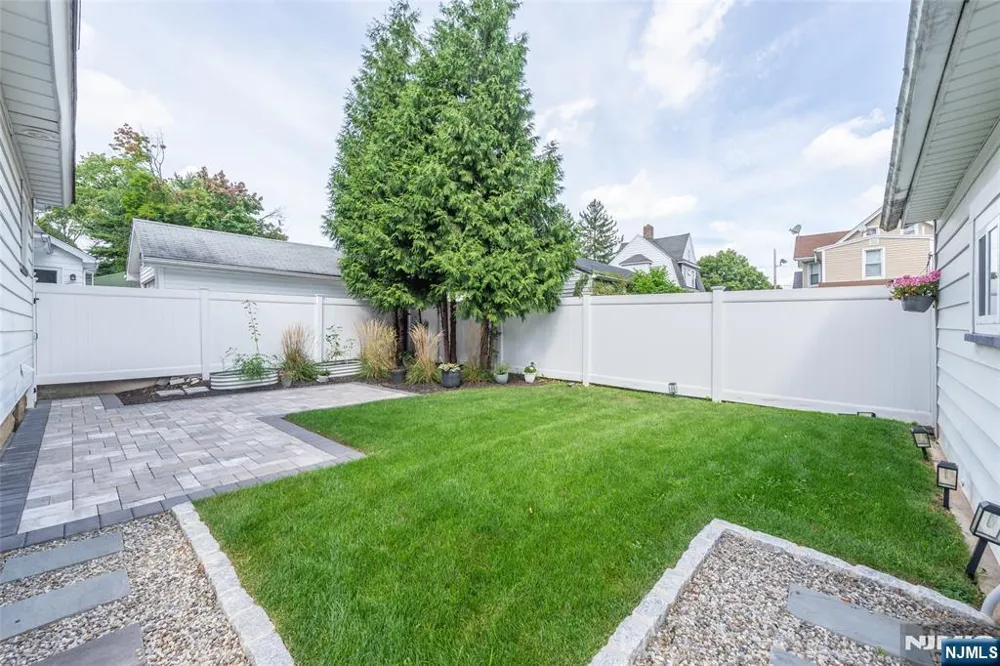 33 Waverly Terrace Bloomfield, NJ 07003