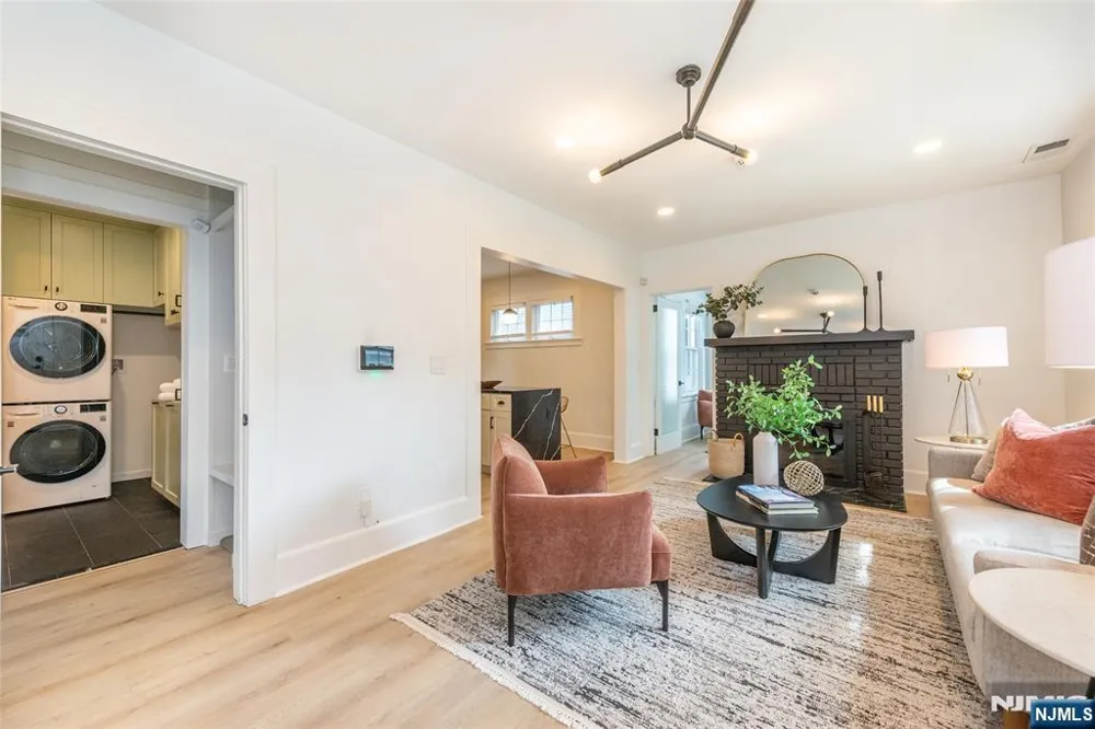 33 Waverly Terrace Bloomfield, NJ 07003