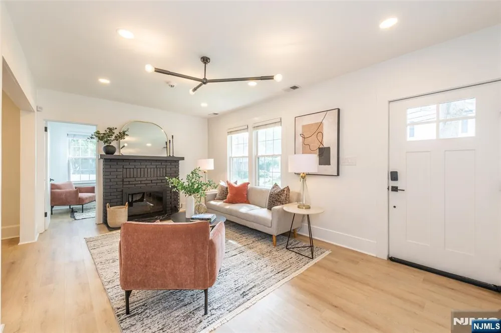 33 Waverly Terrace Bloomfield, NJ 07003